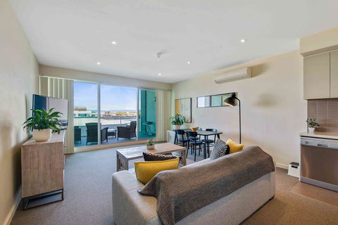Port Adelaide Executive Waterfront Apartment - Accommodation Georgetown 1