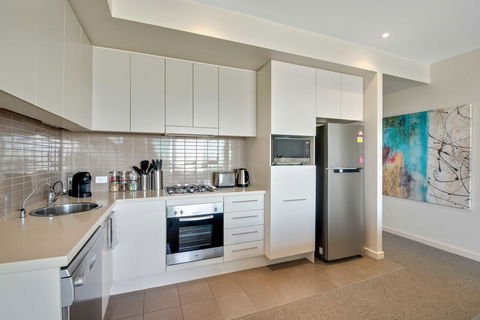 Port Adelaide Executive Waterfront Apartment - Accommodation Georgetown 8