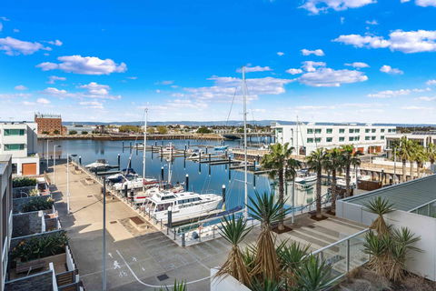 Port Adelaide Executive Waterfront Apartment - Accommodation Georgetown 0