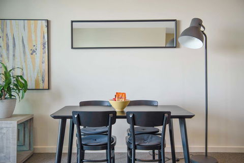 Port Adelaide Executive Waterfront Apartment - Accommodation Georgetown 11