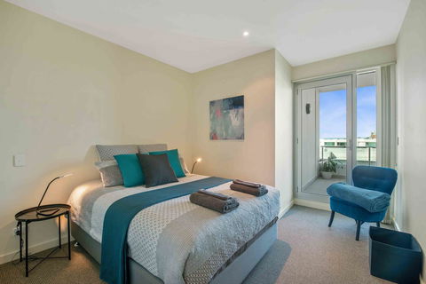 Port Adelaide Executive Waterfront Apartment - Accommodation Georgetown 2