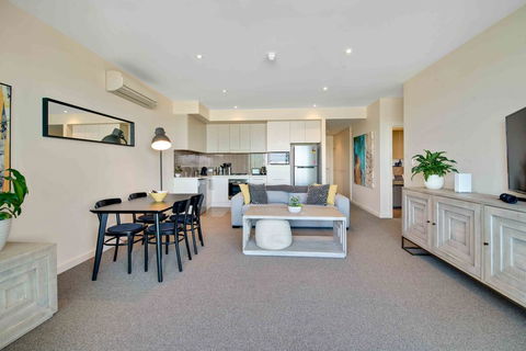 Port Adelaide Executive Waterfront Apartment - Accommodation Georgetown 16