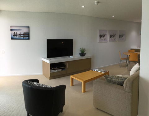 Wallaroo Marina Waterfront Luxe Apartment - Accommodation Georgetown 6