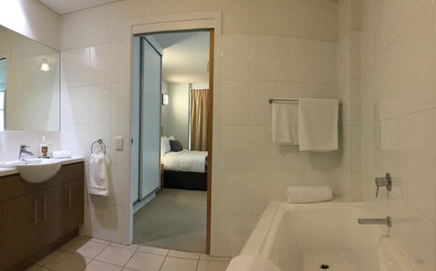 Wallaroo Marina Waterfront Luxe Apartment - Accommodation Georgetown 16