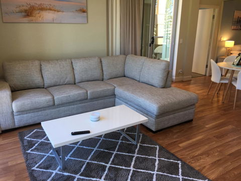 Beachside Luxury Apartments One & Two Bedroom In Beachfront Oaks Pier Building - Accommodation Georgetown 20