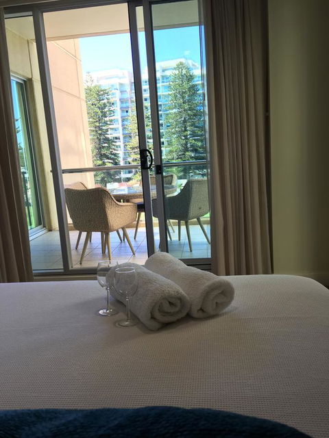 Beachside Luxury Apartments One & Two Bedroom In Beachfront Oaks Pier Building - Accommodation Georgetown 24