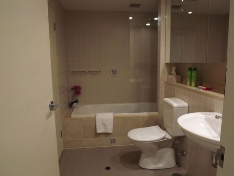 Beachside Luxury Apartments One & Two Bedroom In Beachfront Oaks Pier Building - Accommodation Georgetown 1