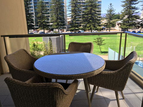 Beachside Luxury Apartments One & Two Bedroom In Beachfront Oaks Pier Building - Accommodation Georgetown 25