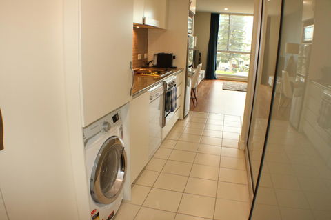 Beachside Luxury Apartments One & Two Bedroom In Beachfront Oaks Pier Building - Accommodation Georgetown 6