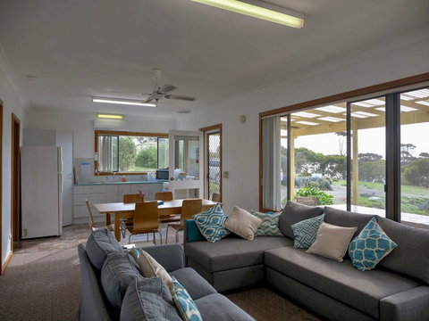 Emu Bay Holiday Homes - Accommodation Georgetown 7