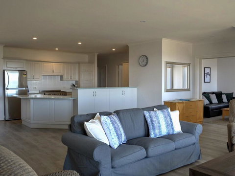 Emu Bay Holiday Homes - Accommodation Georgetown 15