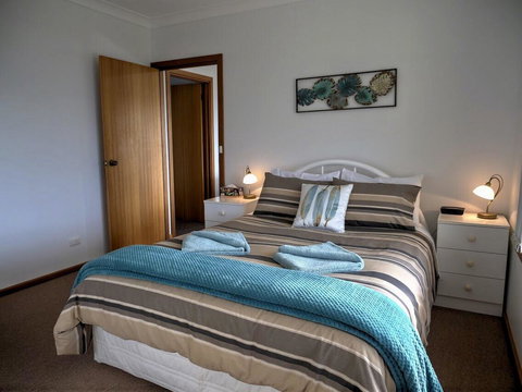 Emu Bay Holiday Homes - Accommodation Georgetown 11