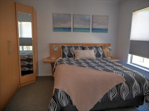 Emu Bay Holiday Homes - Accommodation Georgetown 23