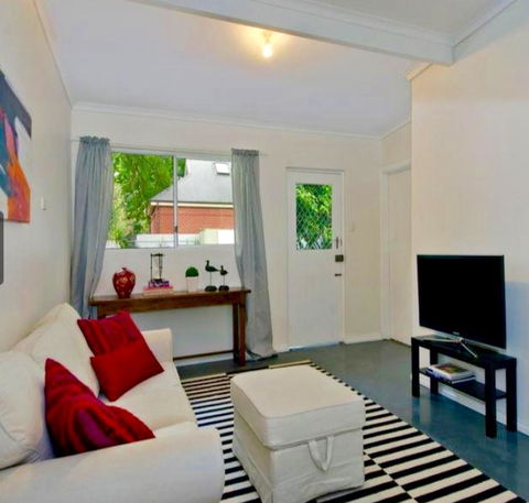 A Rose By The Park - Accommodation Georgetown 1