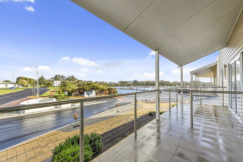 Aloha Waterfront Properties - Accommodation Georgetown 23