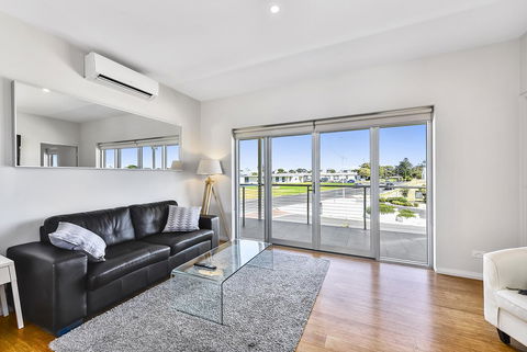Aloha Waterfront Properties - Accommodation Georgetown 26
