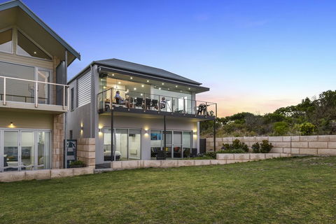Aloha Waterfront Properties - Accommodation Georgetown 2