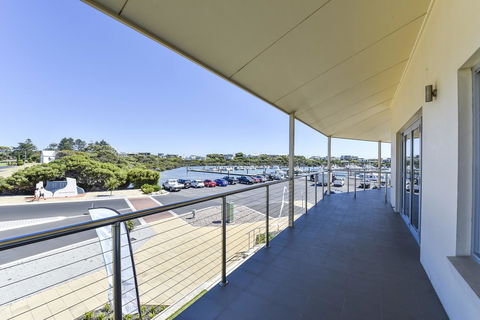 Aloha Waterfront Properties - Accommodation Georgetown 10