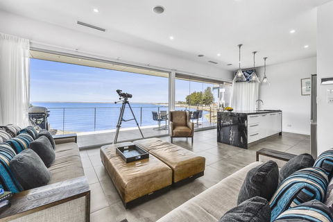 Aloha Waterfront Properties - Accommodation Georgetown 3