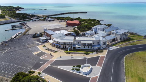 Aloha Waterfront Properties - Accommodation Georgetown 1