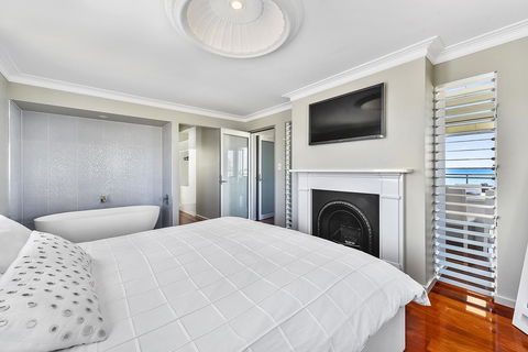 Aloha Waterfront Properties - Accommodation Georgetown 12