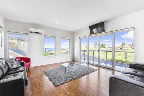 Aloha Waterfront Properties - Accommodation Georgetown 30
