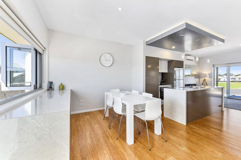 Aloha Waterfront Properties - Accommodation Georgetown 28