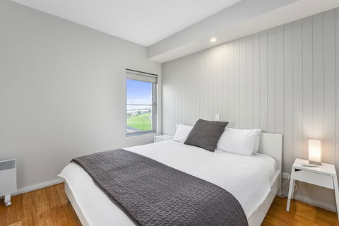 Aloha Waterfront Properties - Accommodation Georgetown 13