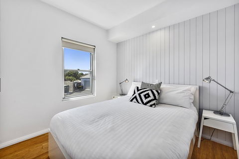 Aloha Waterfront Properties - Accommodation Georgetown 19