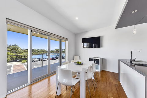Aloha Waterfront Properties - Accommodation Georgetown 20