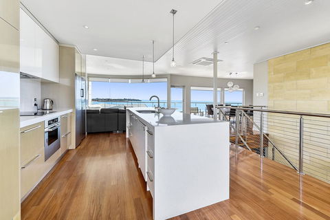 Aloha Waterfront Properties - Accommodation Georgetown 5