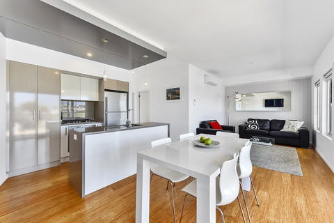 Aloha Waterfront Properties - Accommodation Georgetown 18