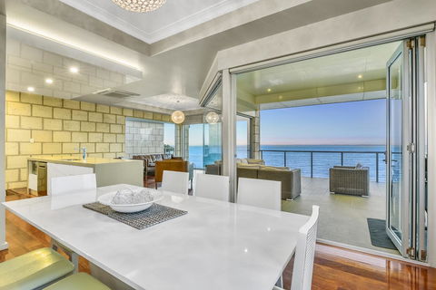 Aloha Waterfront Properties - Accommodation Georgetown 9