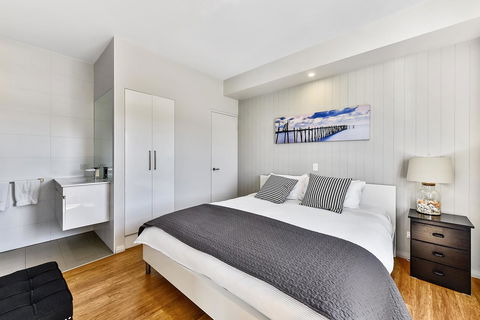 Aloha Waterfront Properties - Accommodation Georgetown 21