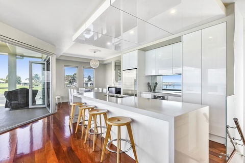 Aloha Waterfront Properties - Accommodation Georgetown 7