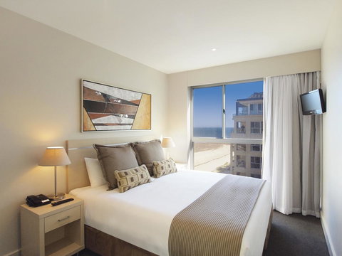 Oaks Glenelg Plaza Pier Suites - Accommodation Georgetown 2