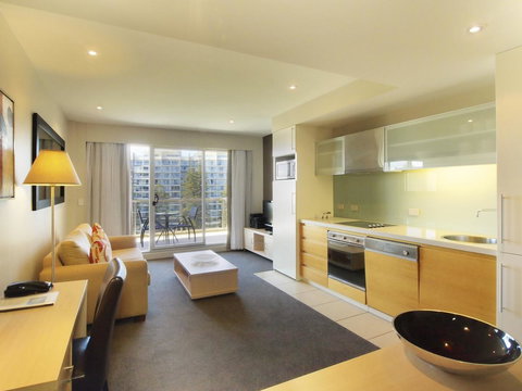 Oaks Glenelg Plaza Pier Suites - Accommodation Georgetown 6