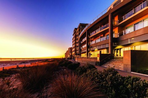 Oaks Glenelg Plaza Pier Suites - Accommodation Georgetown 0