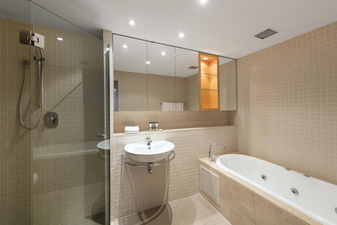 Oaks Glenelg Plaza Pier Suites - Accommodation Georgetown 3