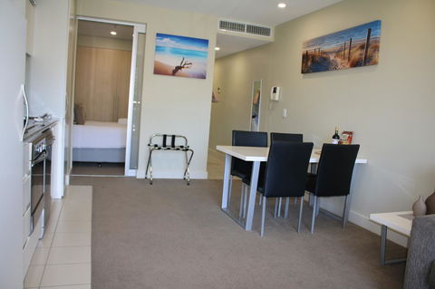 Beachside Luxury Getaway In Glenelg - Accommodation Georgetown 4