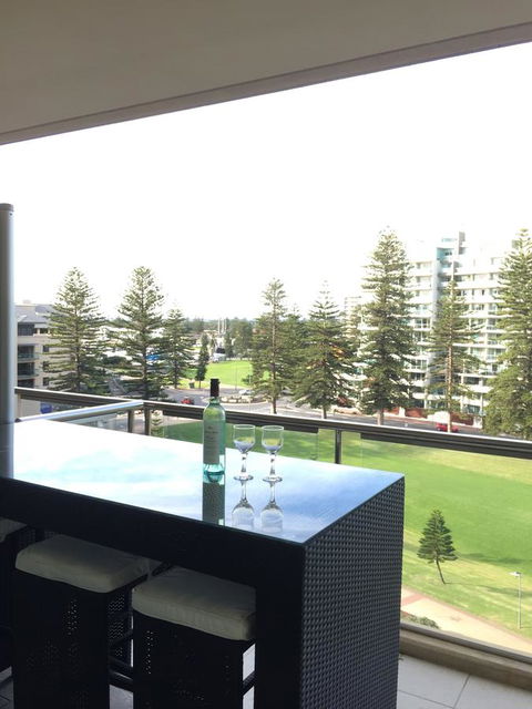 Beachside Luxury Getaway In Glenelg - Accommodation Georgetown 0