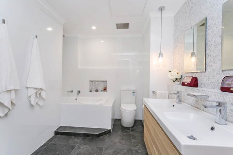 Heart Of Glenelg BnB - Accommodation Georgetown 2