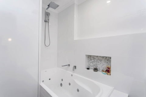 Heart Of Glenelg BnB - Accommodation Georgetown 4