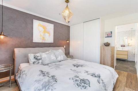 Heart Of Glenelg BnB - Accommodation Georgetown 1