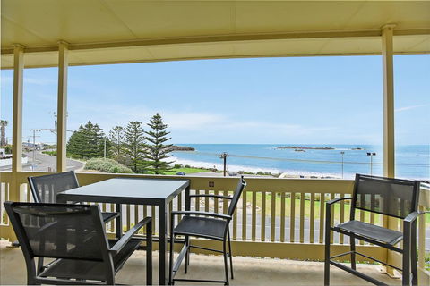 The Dolphins Beachfront Apartments - Accommodation Georgetown 9