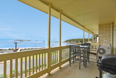 The Dolphins Beachfront Apartments - Accommodation Georgetown 10