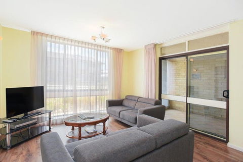 The Dolphins Beachfront Apartments - Accommodation Georgetown 5