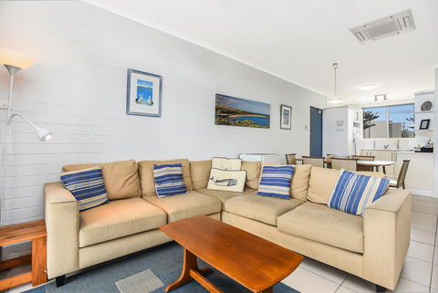 The Dolphins Beachfront Apartments - Accommodation Georgetown 11