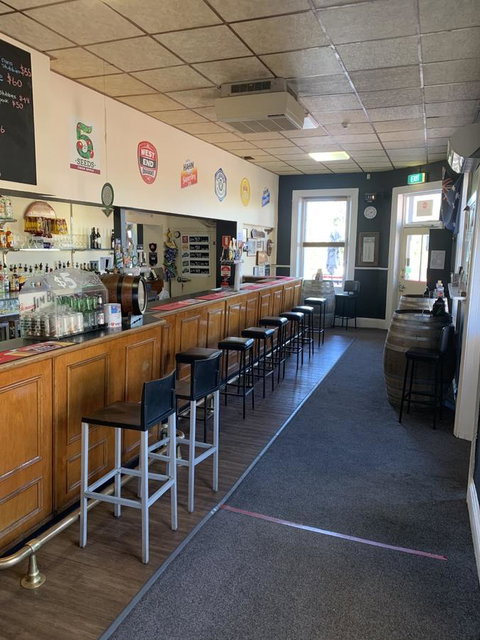 Commercial Hotel Morgan - Accommodation Georgetown 3
