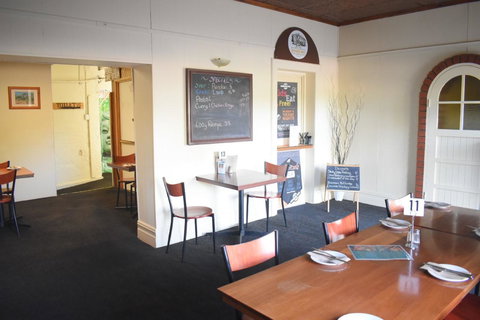 Commercial Hotel Morgan - Accommodation Georgetown 5